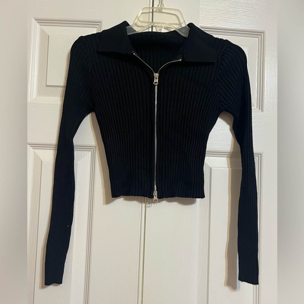 Elegant Black Ribbed Crop Top